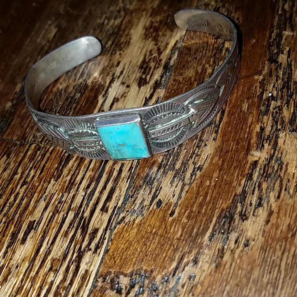 Arrow bracelet